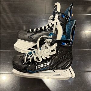 Bauer Black and Blue XLP Hockey Skates (Skate Size 8)